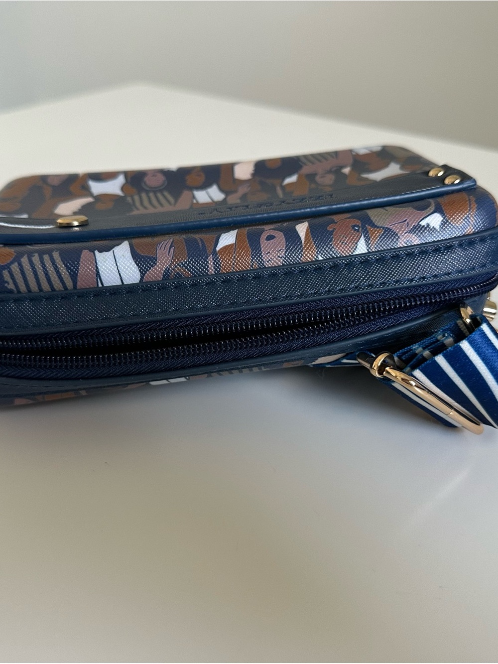 Izzy & Liv Crossbody Bag | Women Empowerment Print | Navy Blue | Gold Hardware - Picture 11 of 13